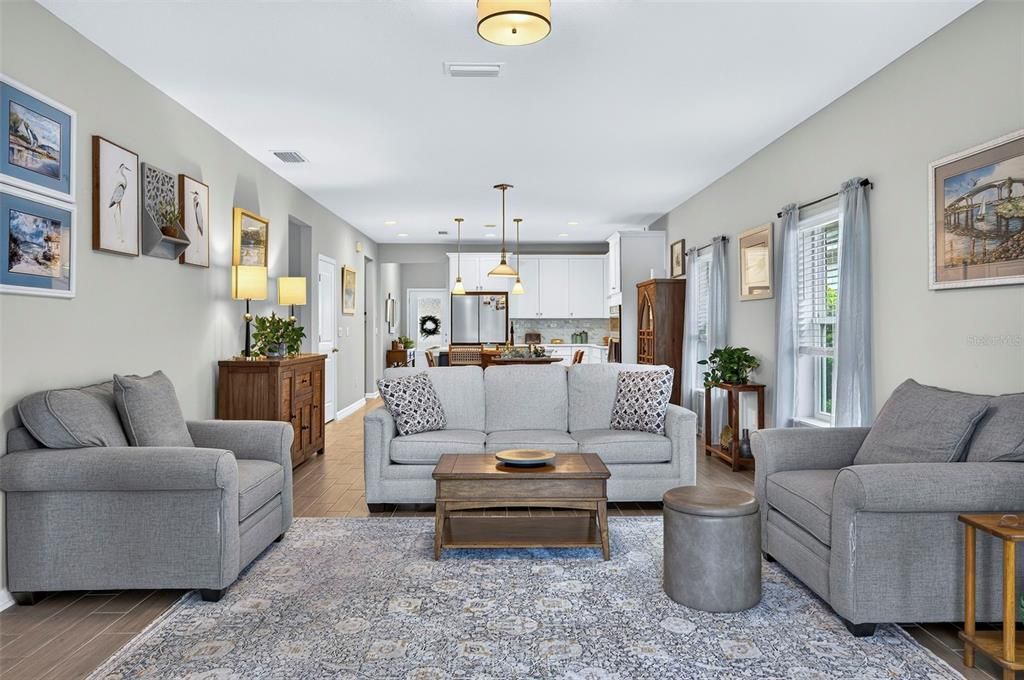 For Sale: $345,000 (3 beds, 2 baths, 1789 Square Feet)