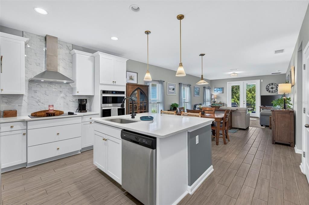 For Sale: $345,000 (3 beds, 2 baths, 1789 Square Feet)