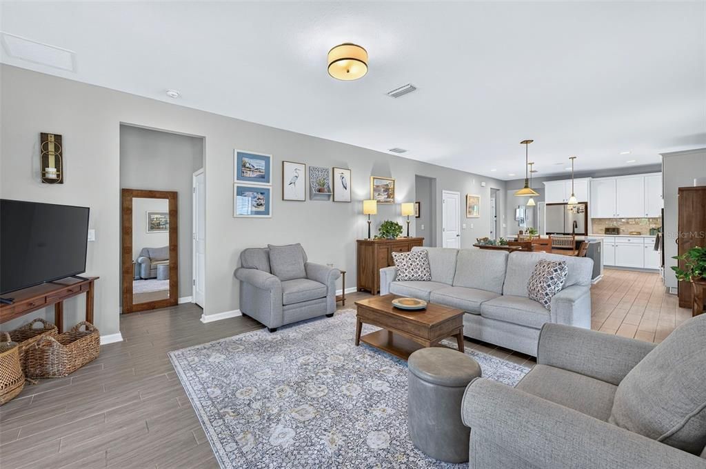 For Sale: $345,000 (3 beds, 2 baths, 1789 Square Feet)