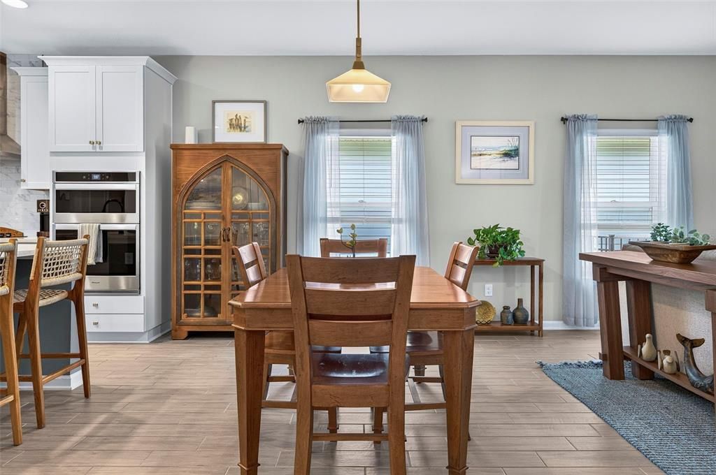 For Sale: $345,000 (3 beds, 2 baths, 1789 Square Feet)