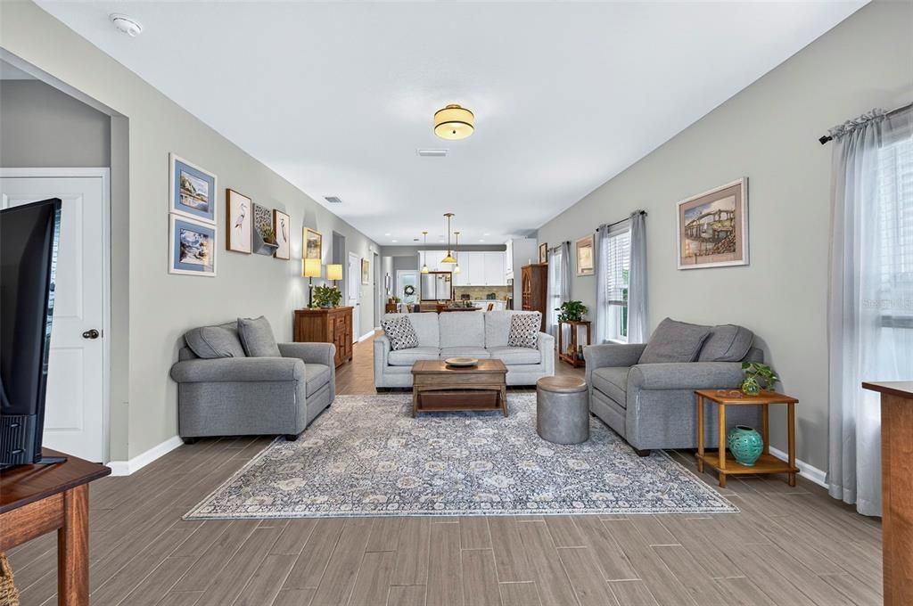 For Sale: $345,000 (3 beds, 2 baths, 1789 Square Feet)