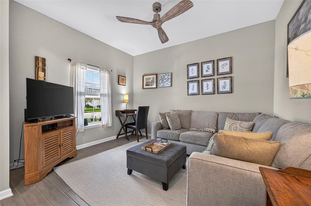For Sale: $345,000 (3 beds, 2 baths, 1789 Square Feet)