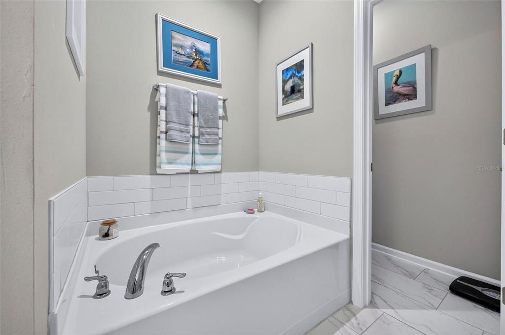 For Sale: $345,000 (3 beds, 2 baths, 1789 Square Feet)
