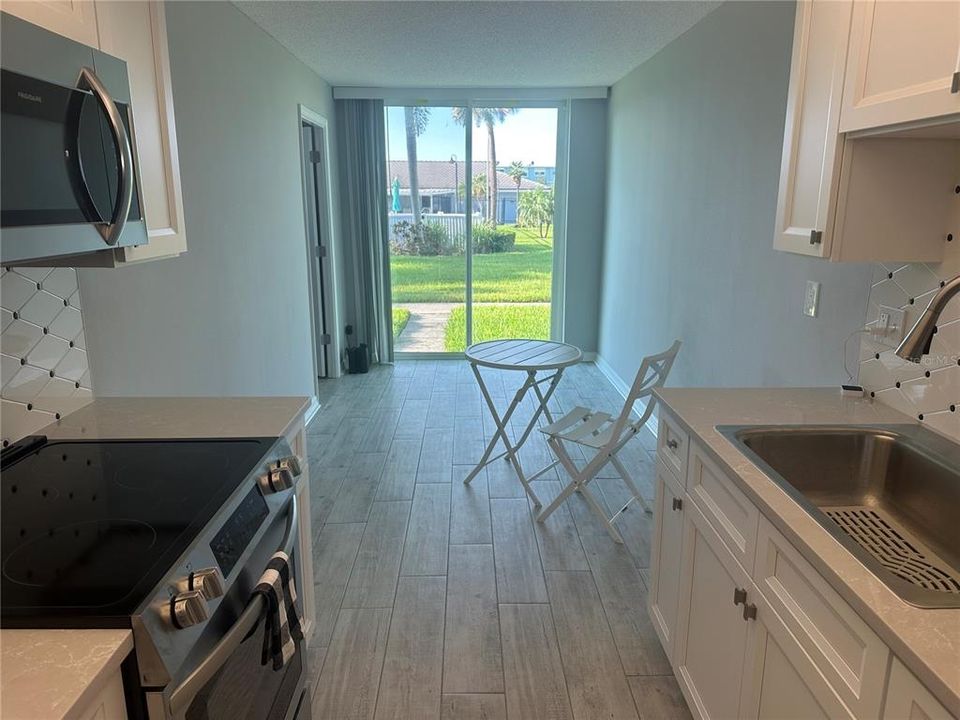 For Rent: $1,650 (1 beds, 1 baths, 825 Square Feet)