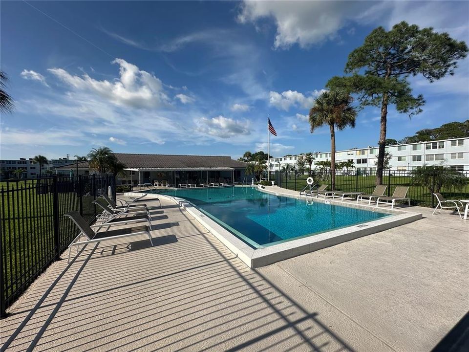 For Rent: $1,650 (1 beds, 1 baths, 825 Square Feet)
