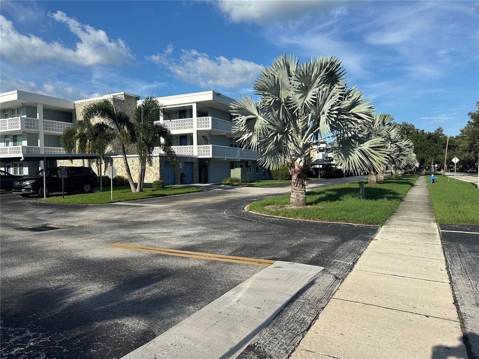 For Rent: $1,650 (1 beds, 1 baths, 825 Square Feet)
