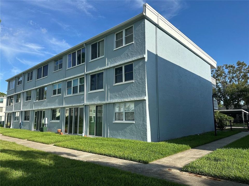 For Rent: $1,650 (1 beds, 1 baths, 825 Square Feet)