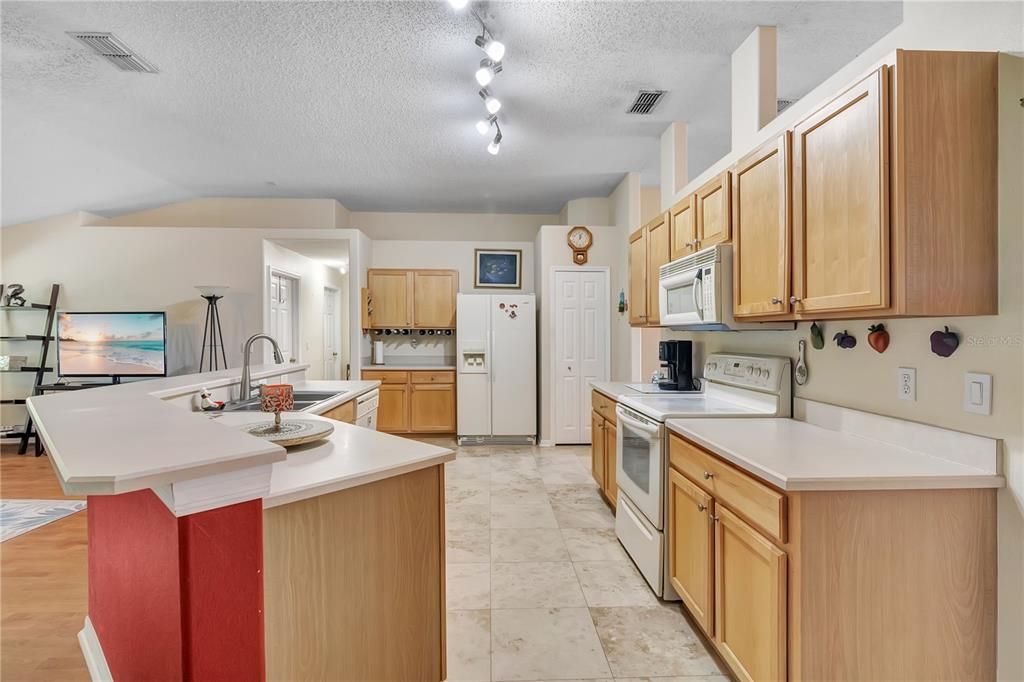 For Sale: $350,000 (4 beds, 2 baths, 2332 Square Feet)