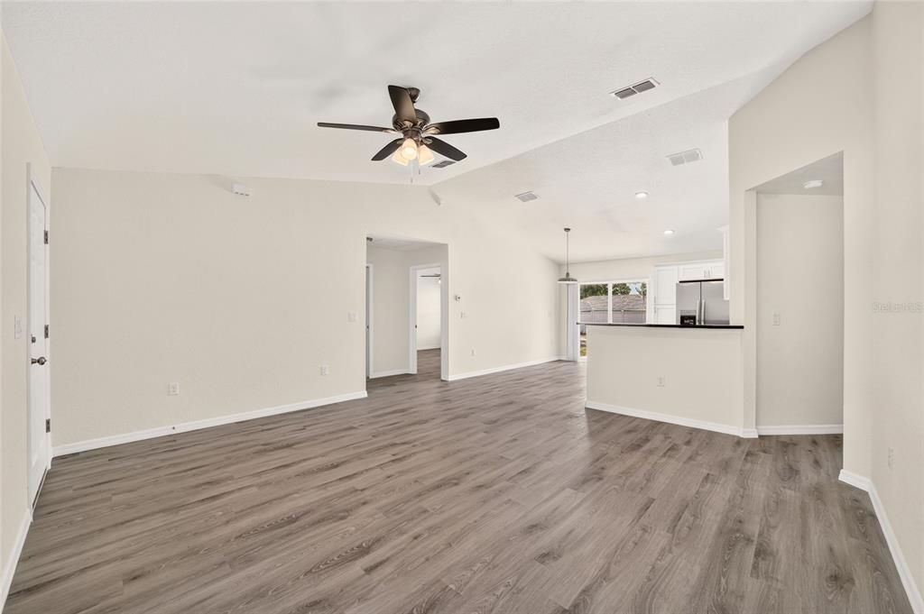 For Sale: $259,900 (3 beds, 2 baths, 1304 Square Feet)