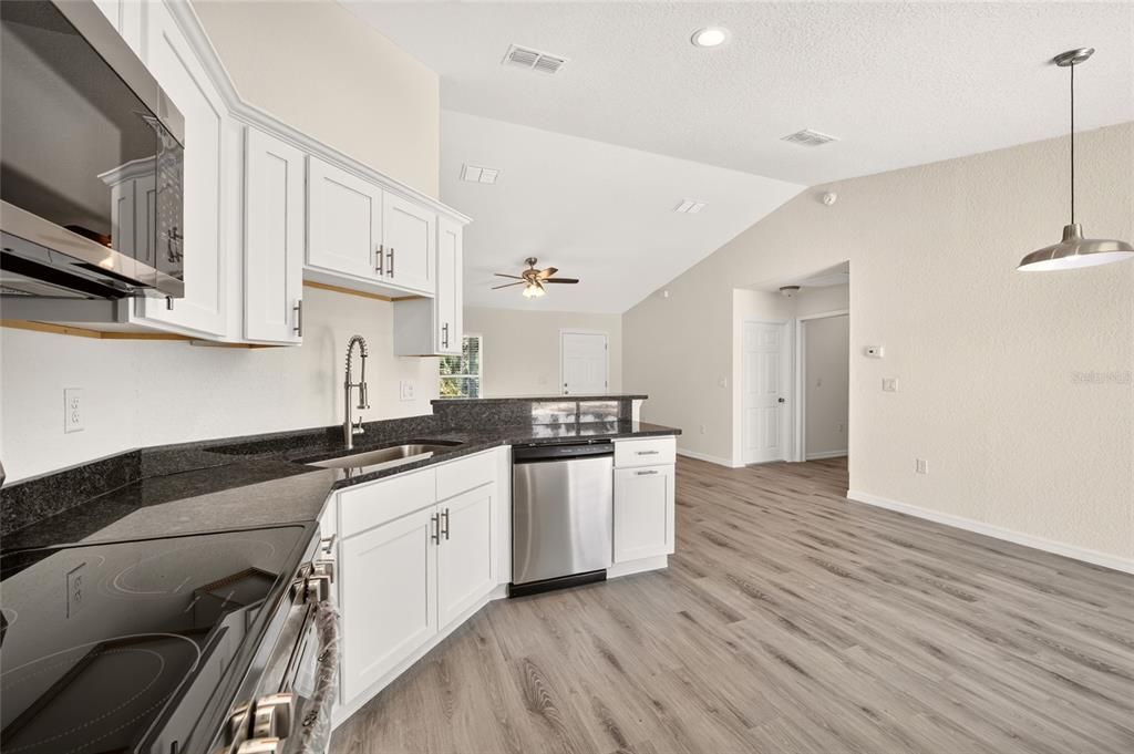 For Sale: $259,900 (3 beds, 2 baths, 1304 Square Feet)