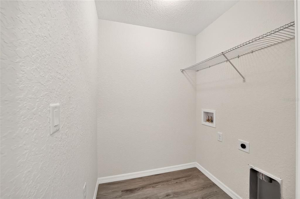 For Sale: $259,900 (3 beds, 2 baths, 1304 Square Feet)