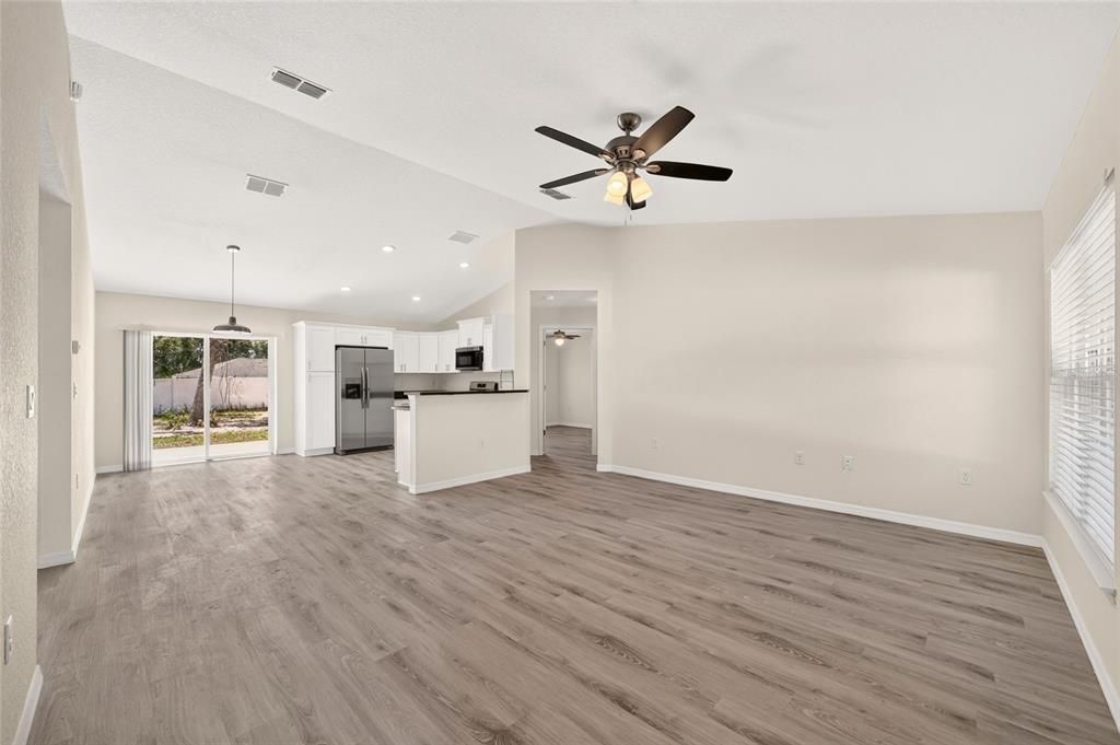 For Sale: $259,900 (3 beds, 2 baths, 1304 Square Feet)