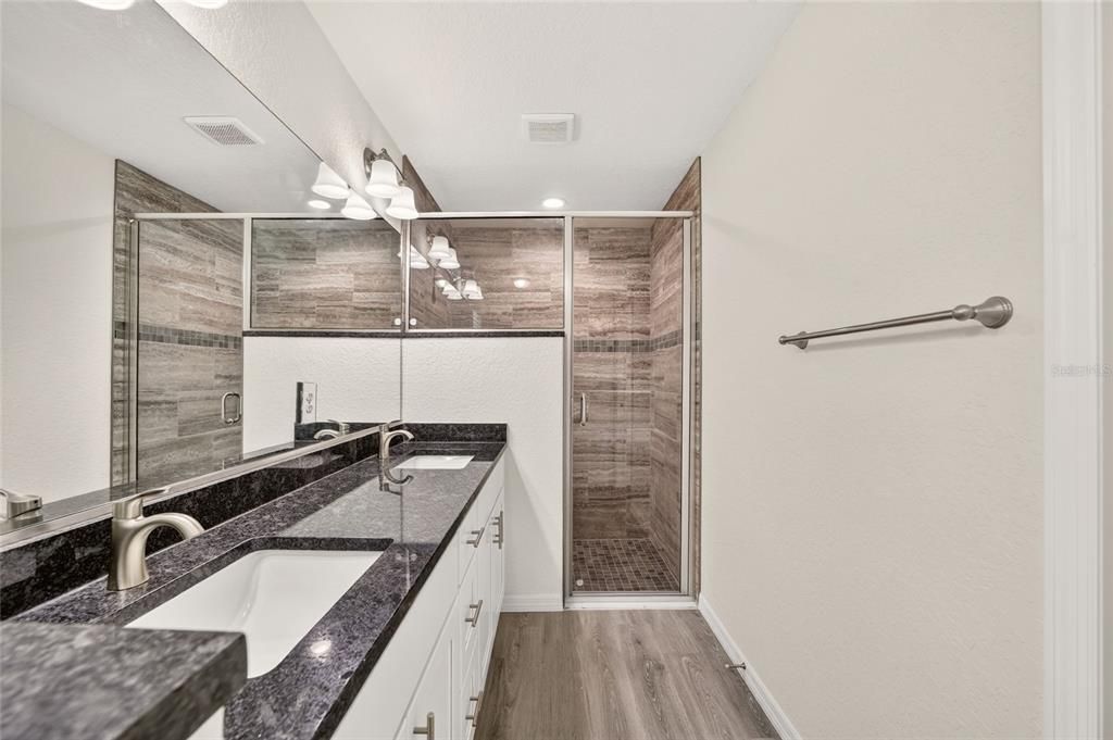 For Sale: $259,900 (3 beds, 2 baths, 1304 Square Feet)