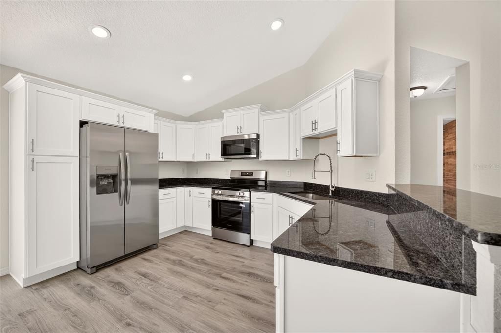 For Sale: $259,900 (3 beds, 2 baths, 1304 Square Feet)