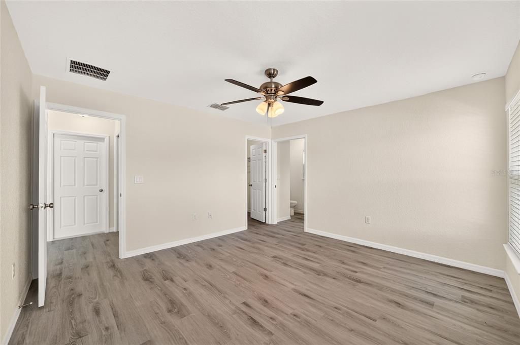 For Sale: $259,900 (3 beds, 2 baths, 1304 Square Feet)