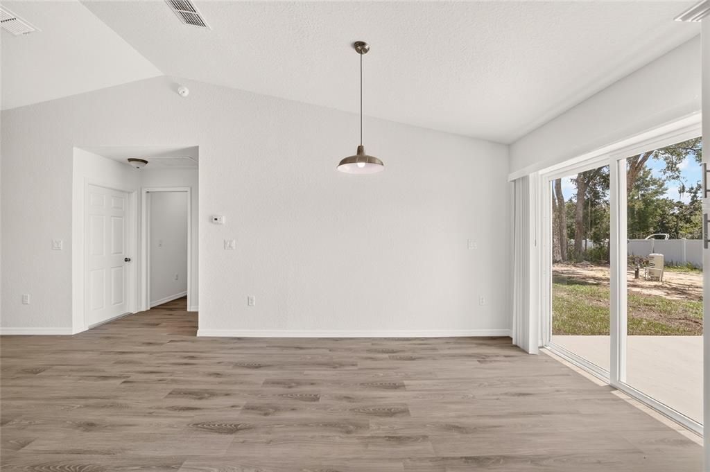 For Sale: $259,900 (3 beds, 2 baths, 1304 Square Feet)