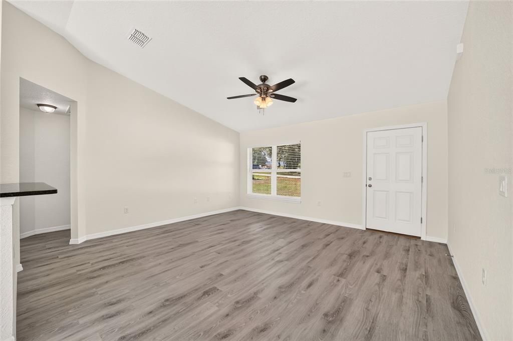 For Sale: $259,900 (3 beds, 2 baths, 1304 Square Feet)