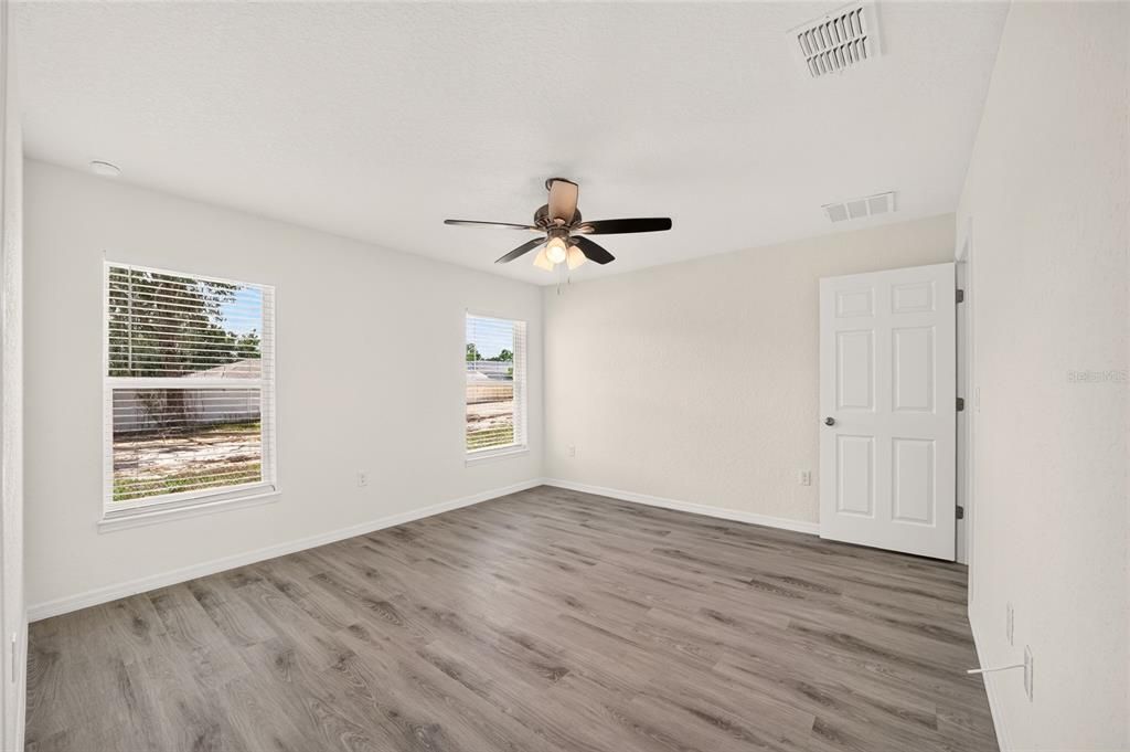 For Sale: $259,900 (3 beds, 2 baths, 1304 Square Feet)