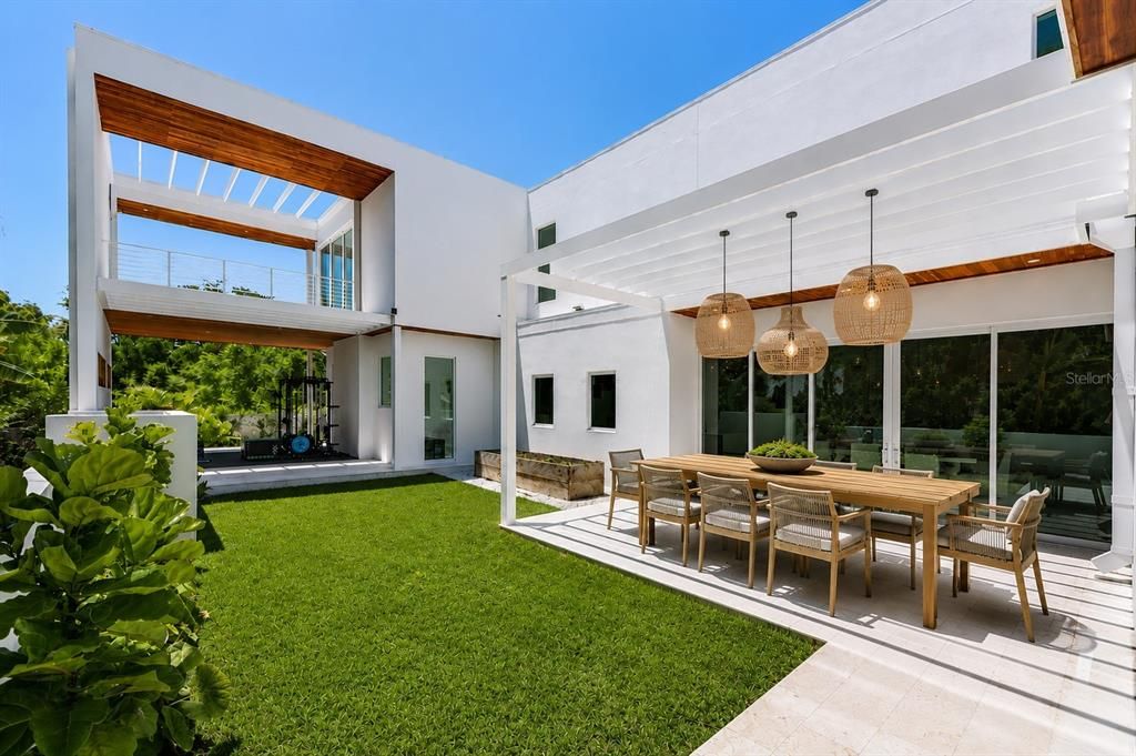 For Sale: $6,300,000 (5 beds, 4 baths, 4841 Square Feet)