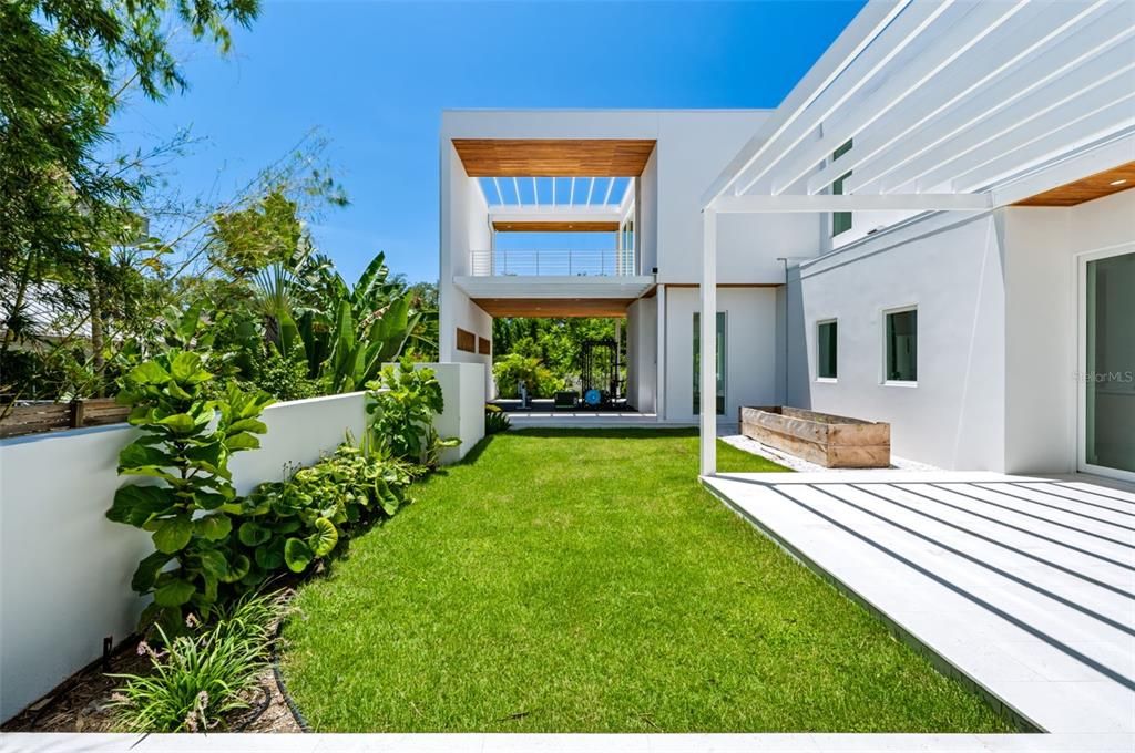 For Sale: $6,300,000 (5 beds, 4 baths, 4841 Square Feet)