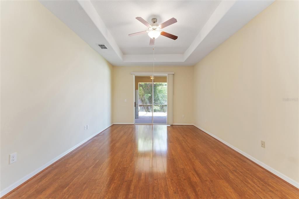 En Venta: $445,000 (4 camas, 3 baños, 2735 Pies cuadrados)