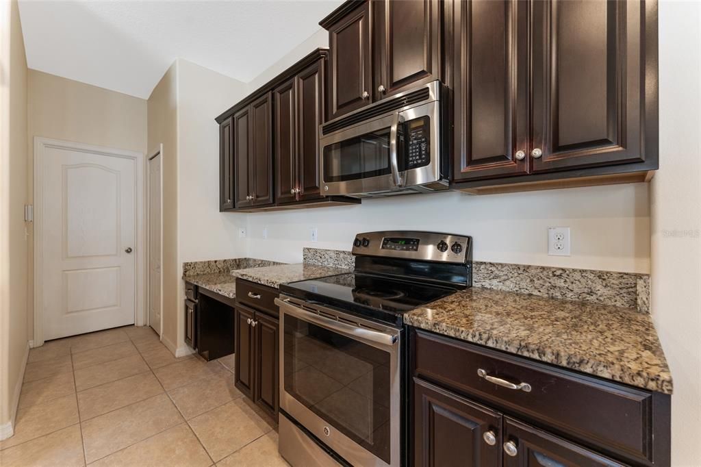 En Venta: $445,000 (4 camas, 3 baños, 2735 Pies cuadrados)