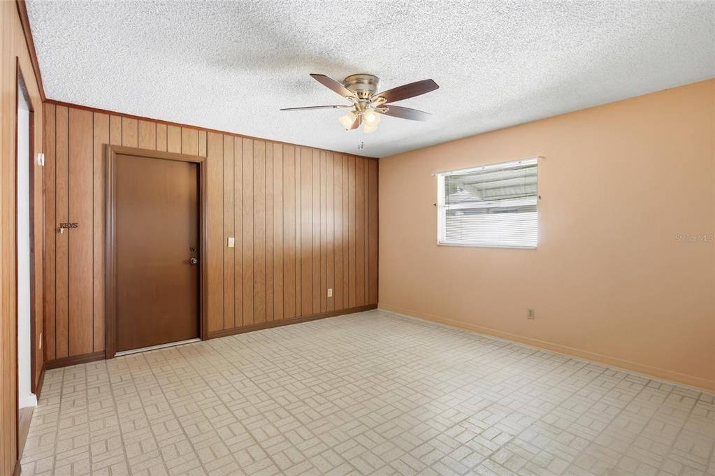 For Sale: $327,000 (3 beds, 2 baths, 1656 Square Feet)