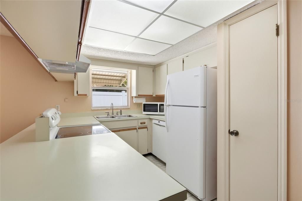For Sale: $327,000 (3 beds, 2 baths, 1656 Square Feet)