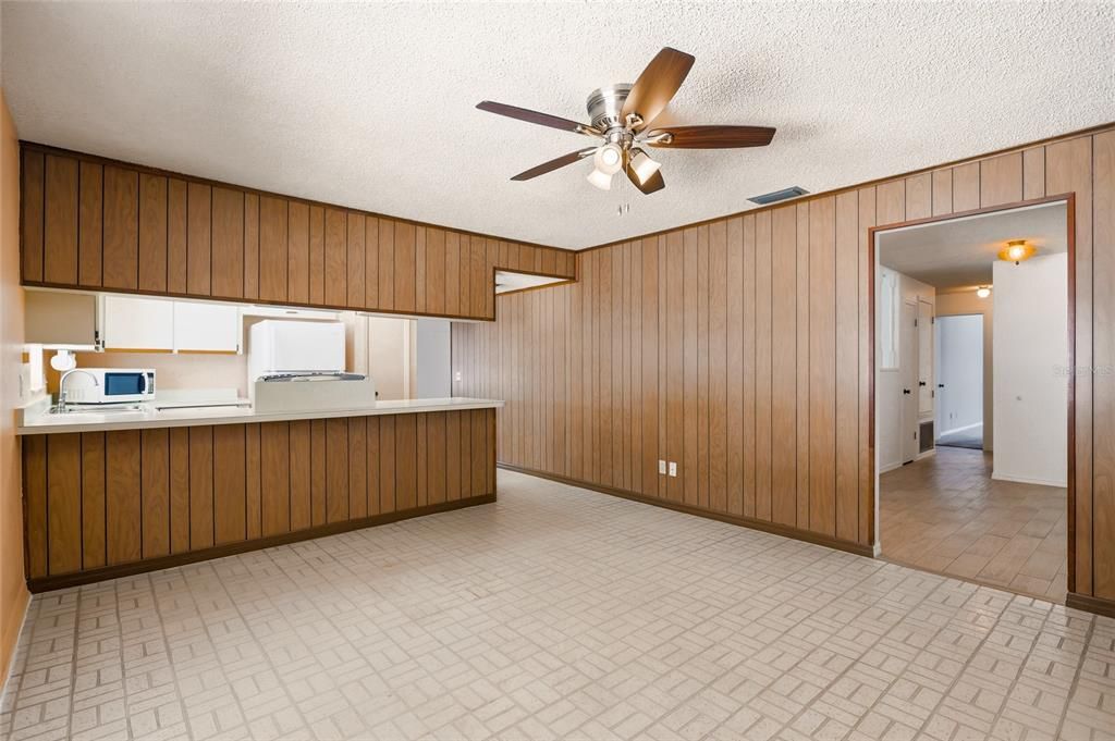 For Sale: $327,000 (3 beds, 2 baths, 1656 Square Feet)