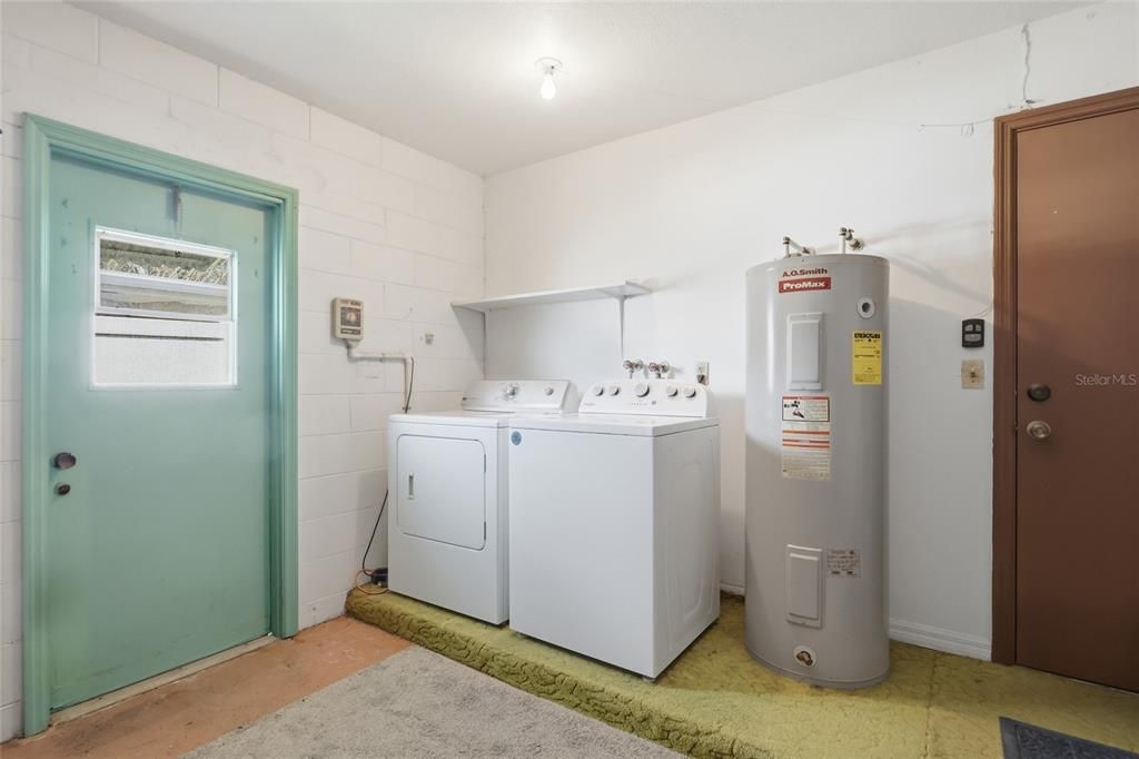 For Sale: $327,000 (3 beds, 2 baths, 1656 Square Feet)