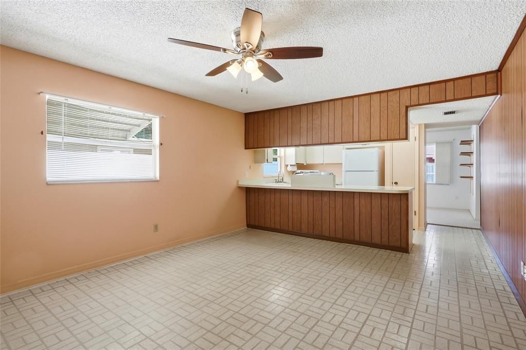 For Sale: $327,000 (3 beds, 2 baths, 1656 Square Feet)