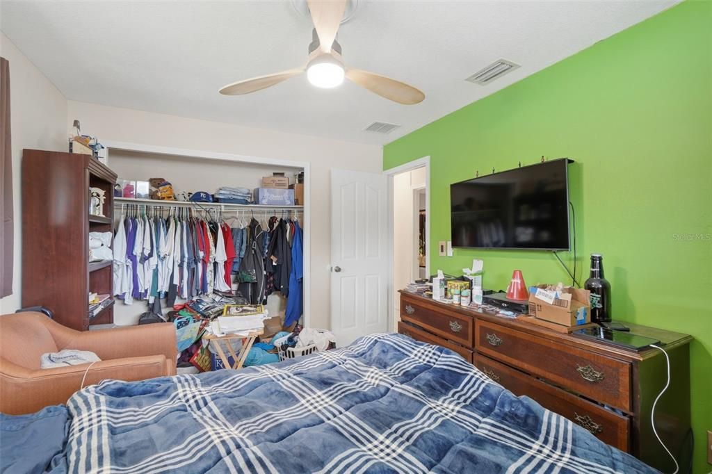 For Sale: $439,999 (3 beds, 2 baths, 1956 Square Feet)