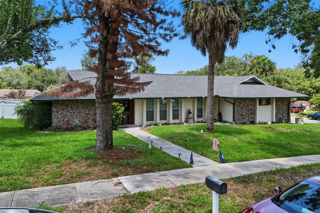 For Sale: $439,999 (3 beds, 2 baths, 1956 Square Feet)