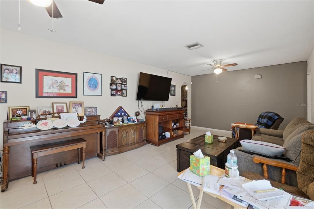For Sale: $439,999 (3 beds, 2 baths, 1956 Square Feet)