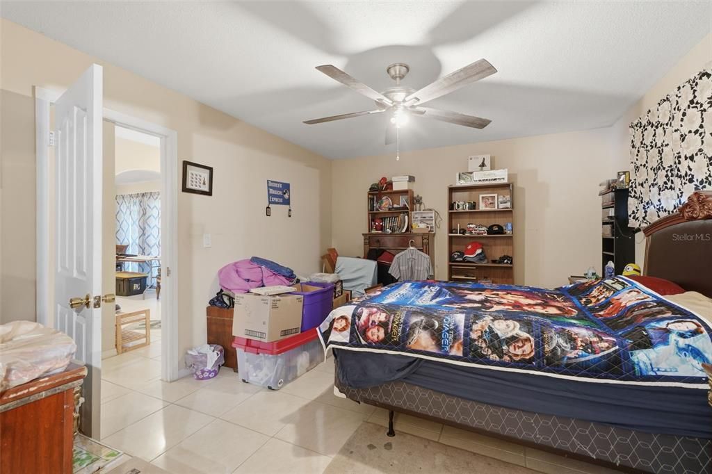 For Sale: $439,999 (3 beds, 2 baths, 1956 Square Feet)
