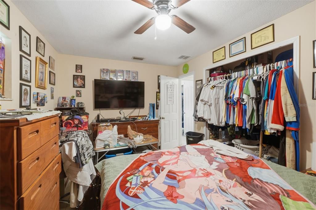 For Sale: $439,999 (3 beds, 2 baths, 1956 Square Feet)
