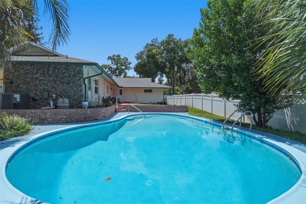 For Sale: $439,999 (3 beds, 2 baths, 1956 Square Feet)