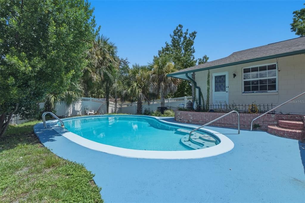 For Sale: $439,999 (3 beds, 2 baths, 1956 Square Feet)