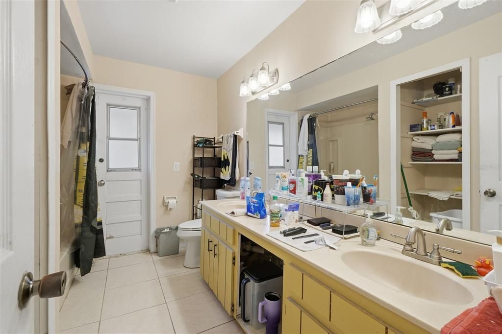 For Sale: $439,999 (3 beds, 2 baths, 1956 Square Feet)