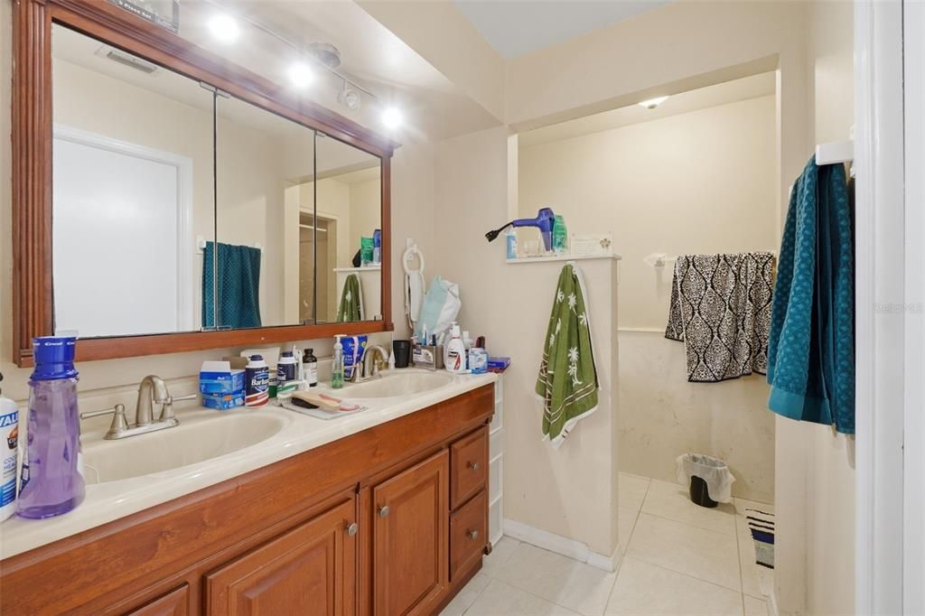 For Sale: $439,999 (3 beds, 2 baths, 1956 Square Feet)