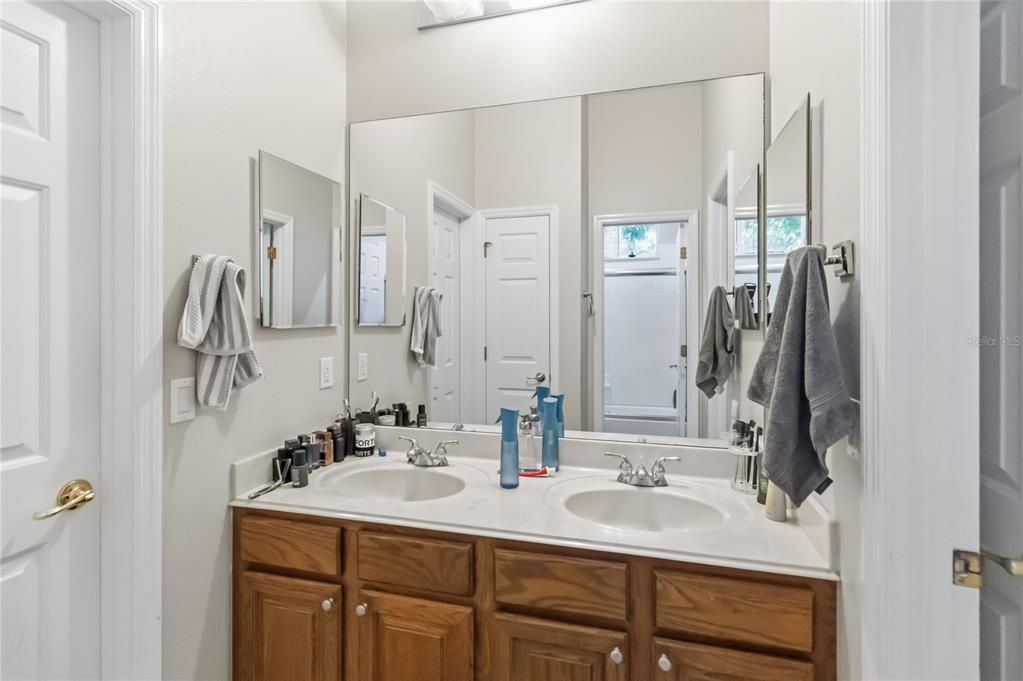 For Sale: $1,100,000 (4 beds, 3 baths, 3411 Square Feet)