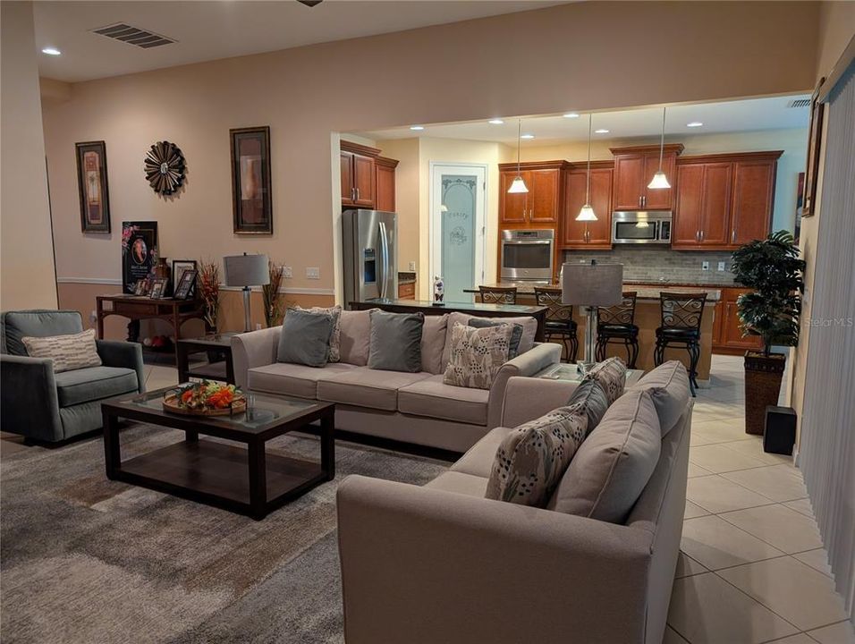 En Venta: $525,000 (4 camas, 3 baños, 2326 Pies cuadrados)