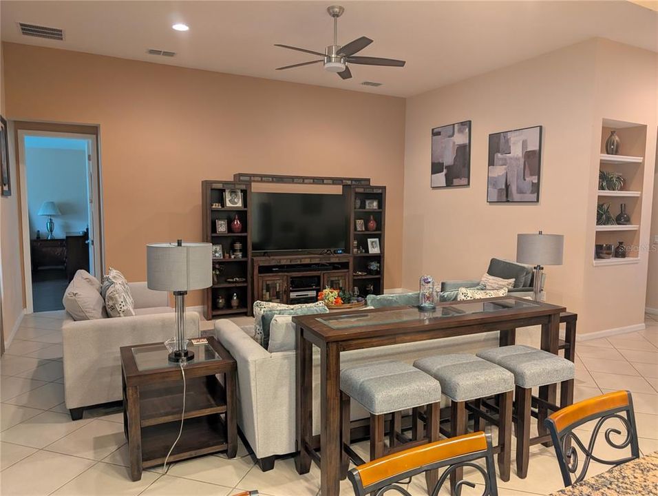 En Venta: $525,000 (4 camas, 3 baños, 2326 Pies cuadrados)