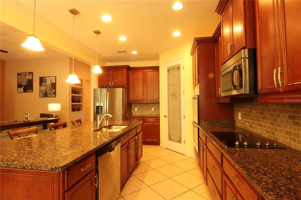 En Venta: $525,000 (4 camas, 3 baños, 2326 Pies cuadrados)
