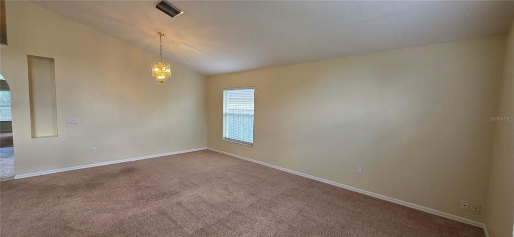 For Rent: $2,195 (3 beds, 2 baths, 1631 Square Feet)