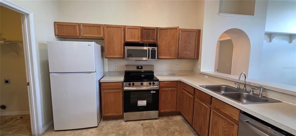 For Rent: $2,195 (3 beds, 2 baths, 1631 Square Feet)