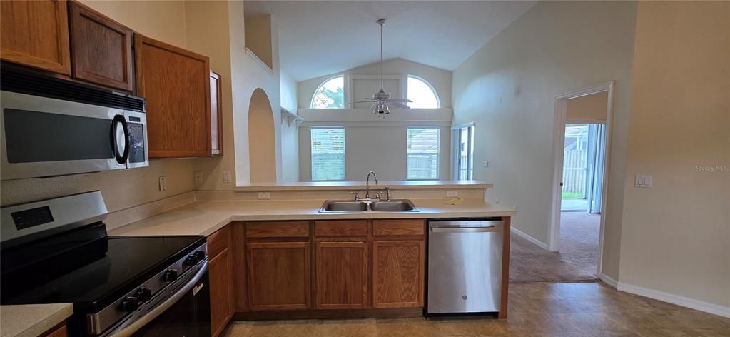 For Rent: $2,195 (3 beds, 2 baths, 1631 Square Feet)