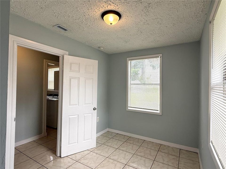 For Rent: $1,695 (3 beds, 1 baths, 936 Square Feet)