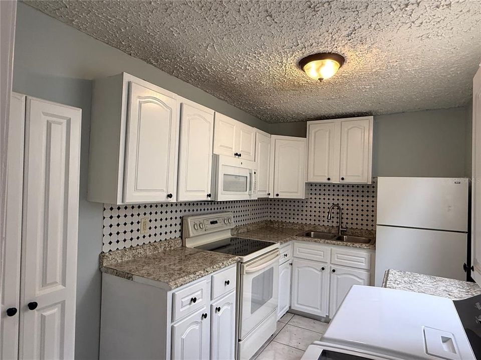 For Rent: $1,695 (3 beds, 1 baths, 936 Square Feet)