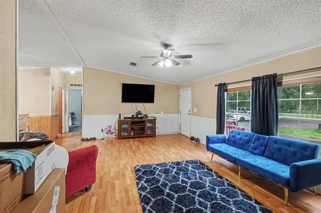 For Sale: $259,990 (3 beds, 2 baths, 1512 Square Feet)